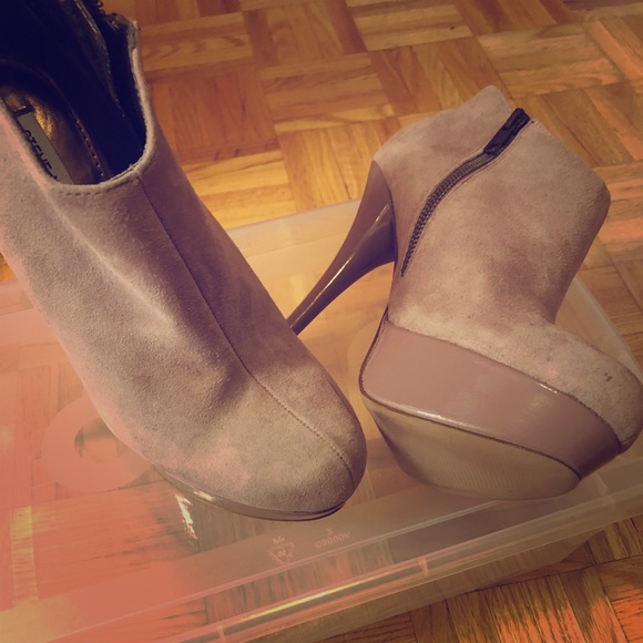 Suede beige Steve Madden platform boots - Picture 1 of 3